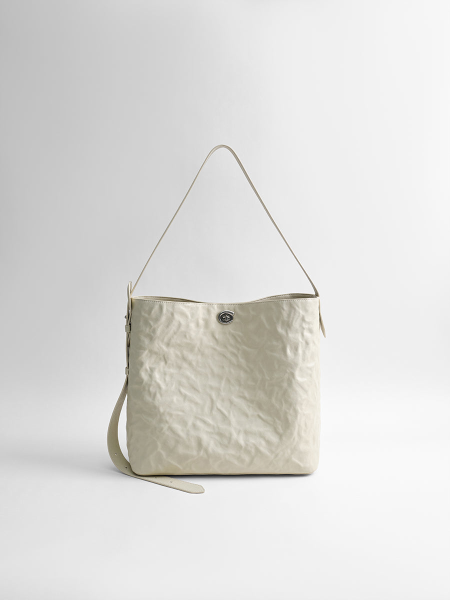 Sneaky design bucket bag