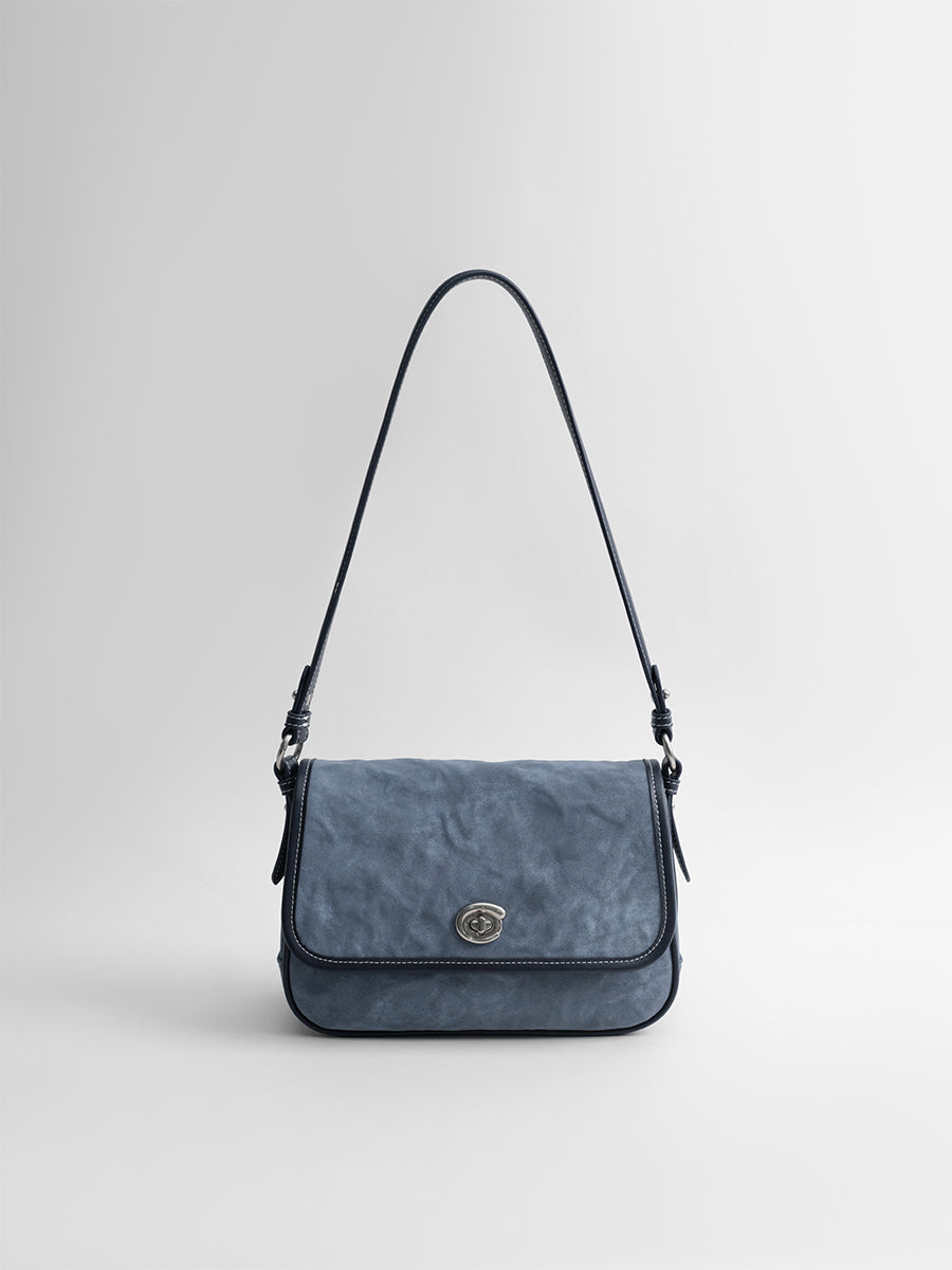 Luxurious and versatile underarm bag