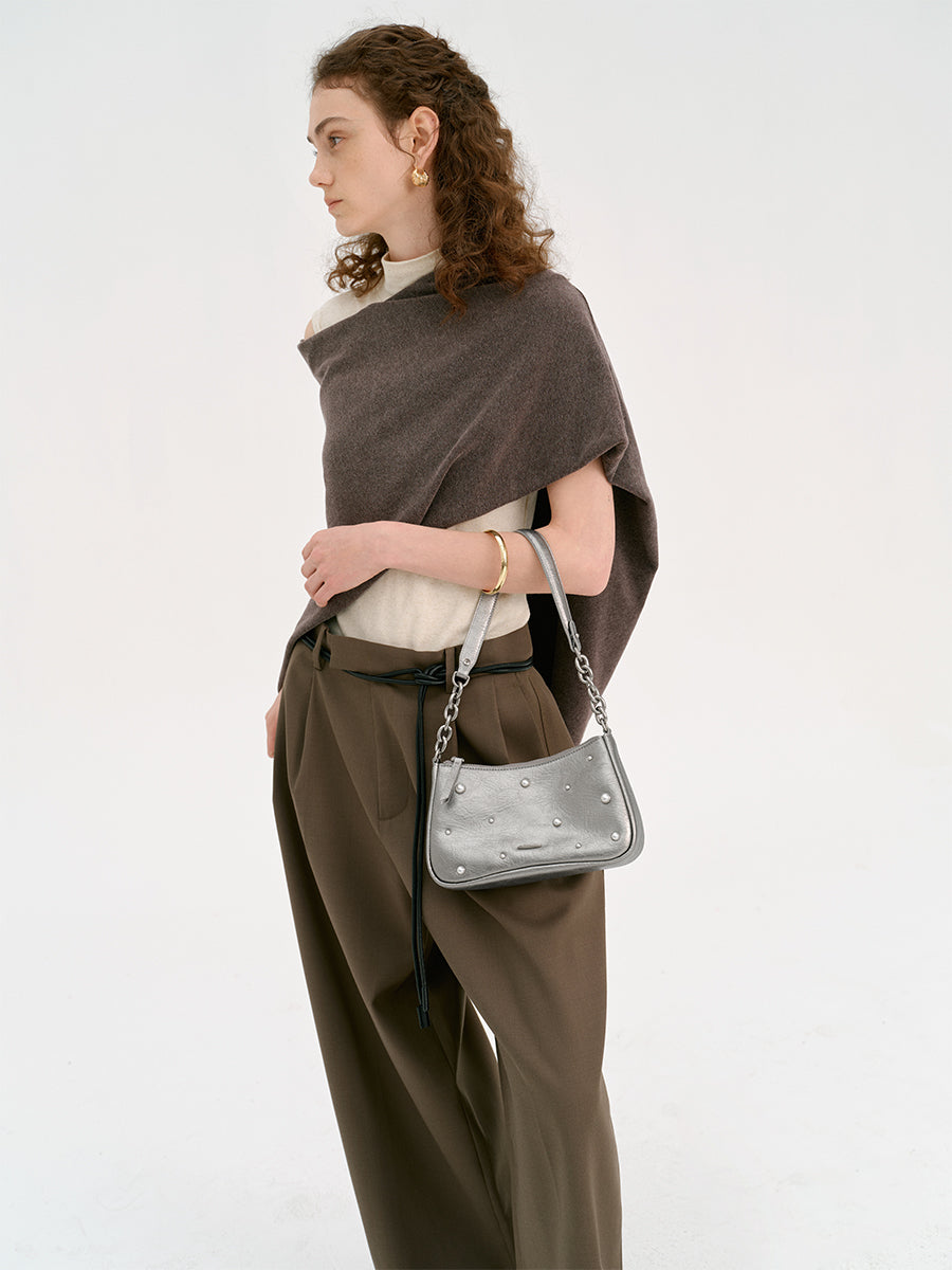 New underarm bag with a sense of desig
