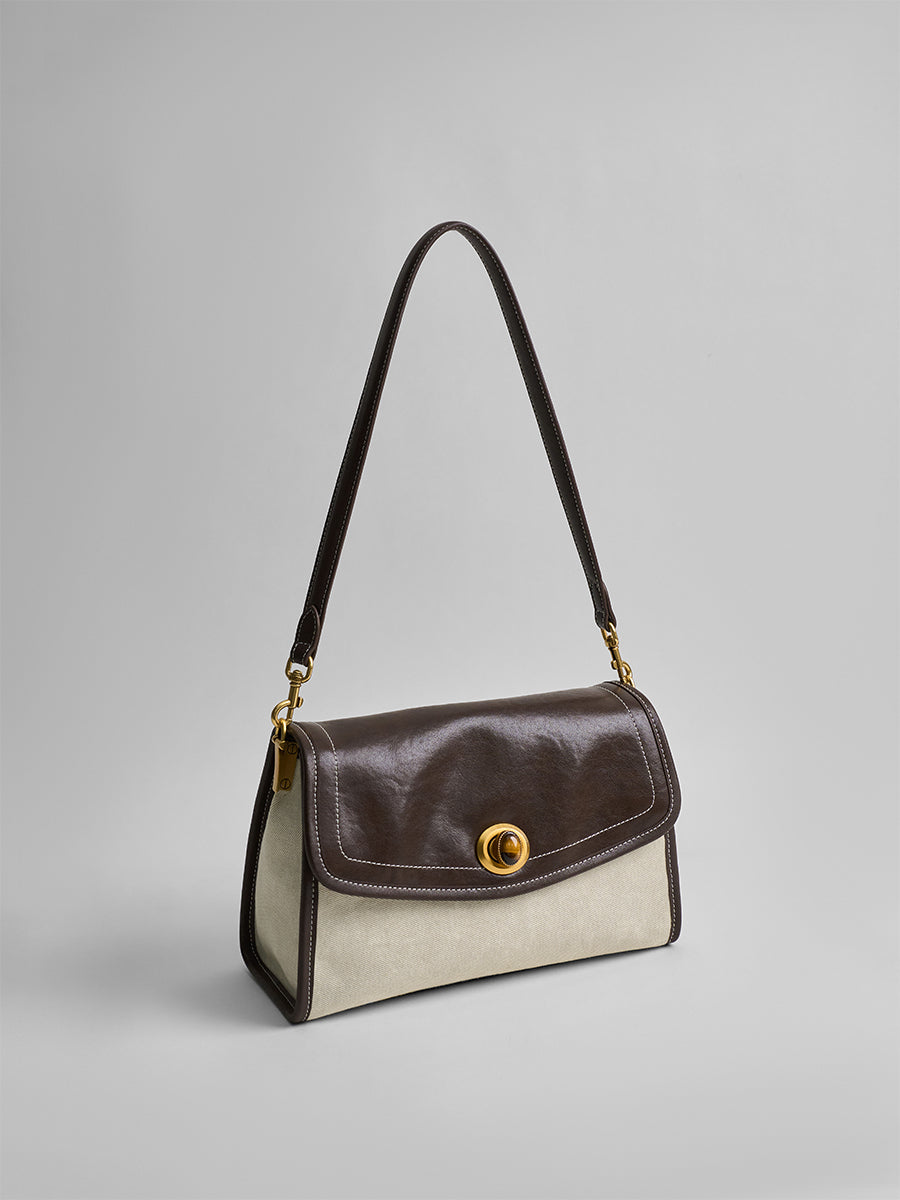 The new single-shoulder bag is versatile