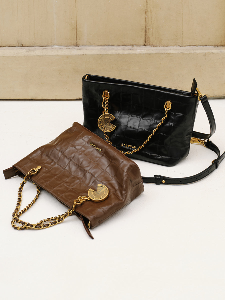 Luxurious and textured chain handbag