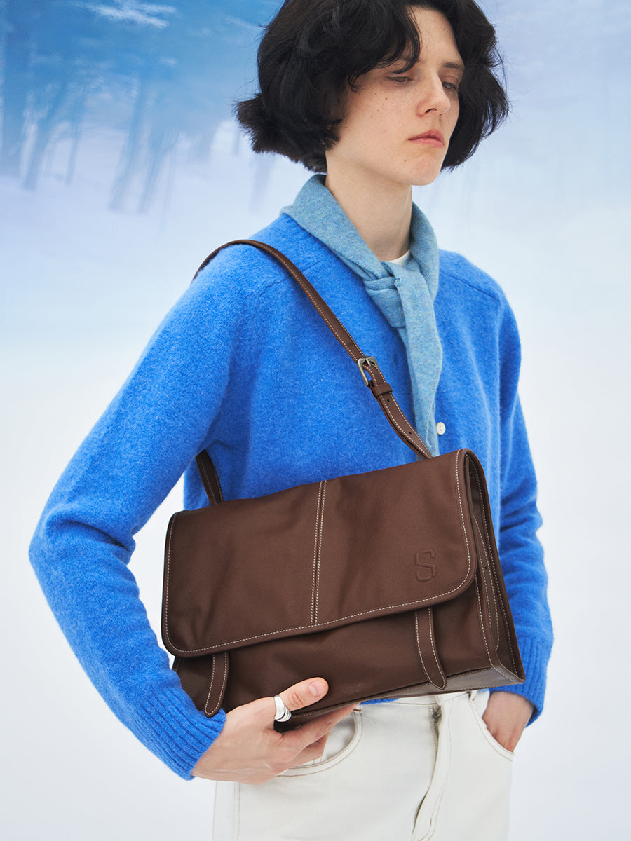 Minimalist and elegant business messenger bag