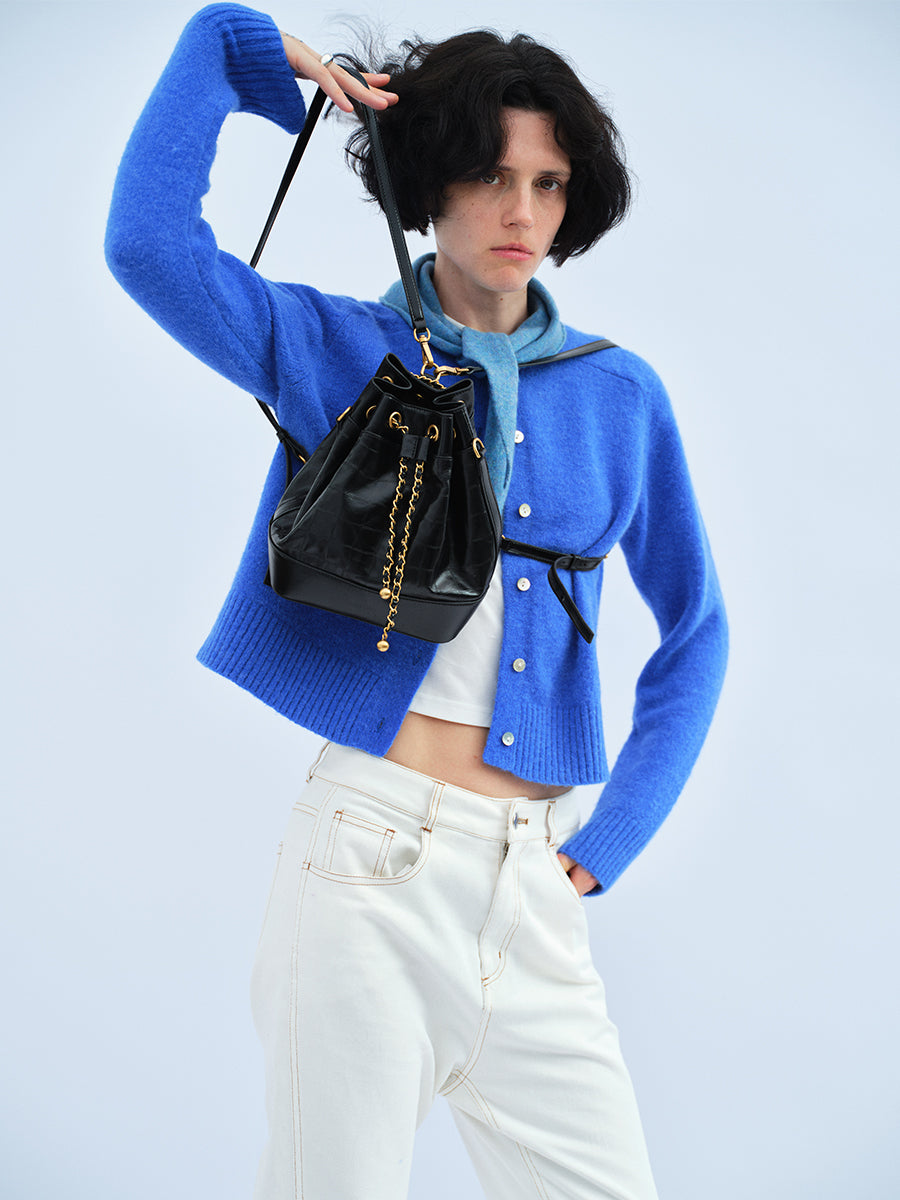 Elegant and exquisite bucket bag