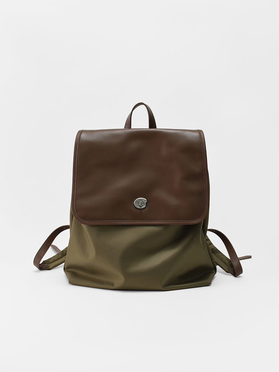 Large-capacity commuter backpack