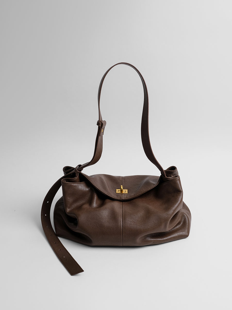 Large-capacity commuter tote bag