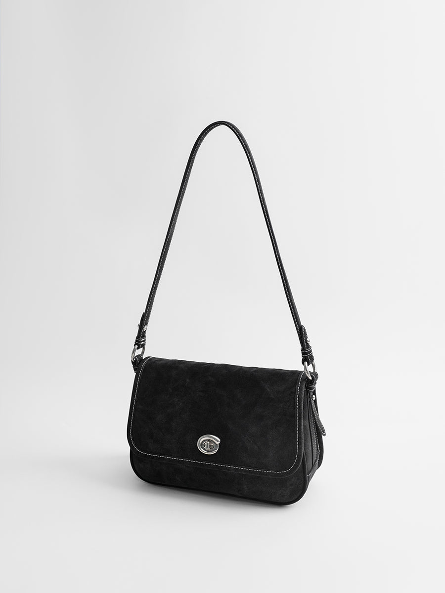 Luxurious and versatile underarm bag