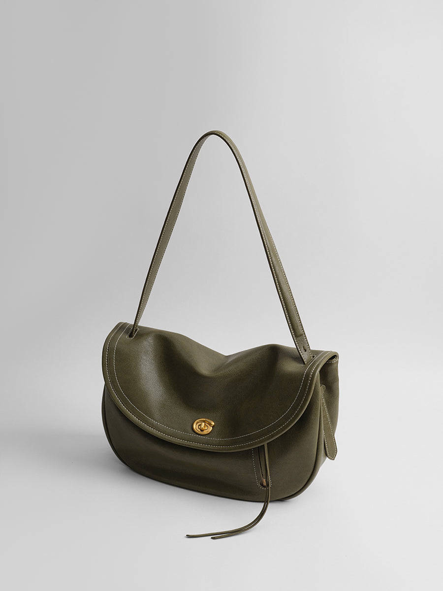 Design-conscious luxury underarm bag