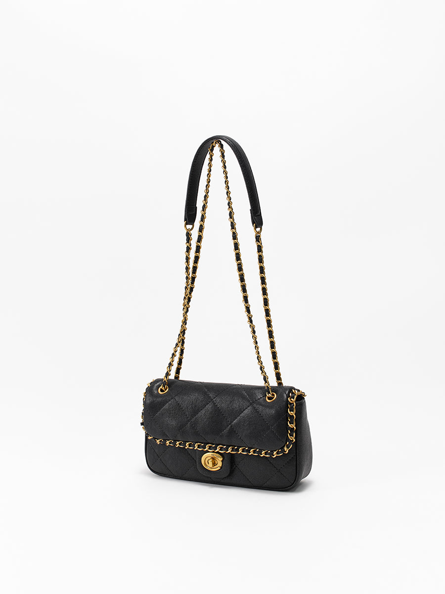 Classic chain bag with a stylish design