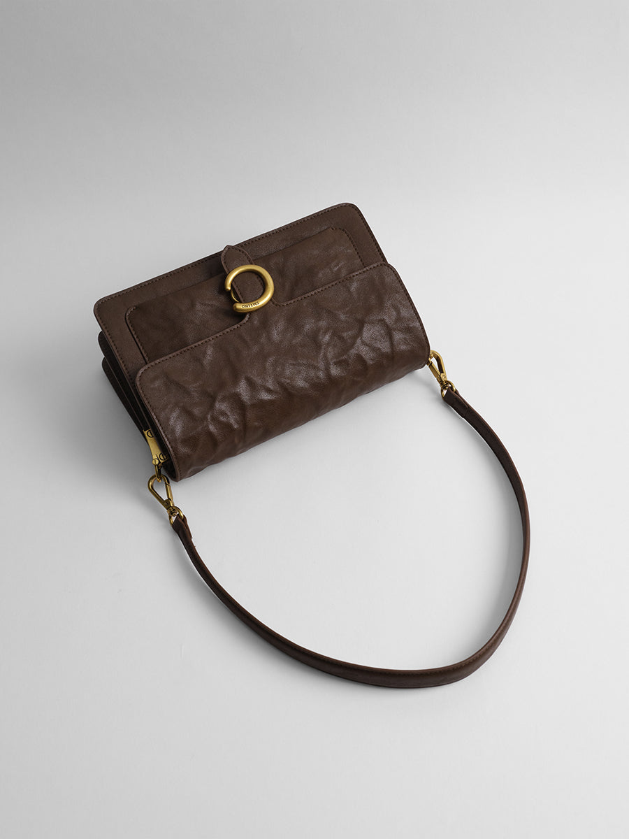 Shoulder bag under the armpit