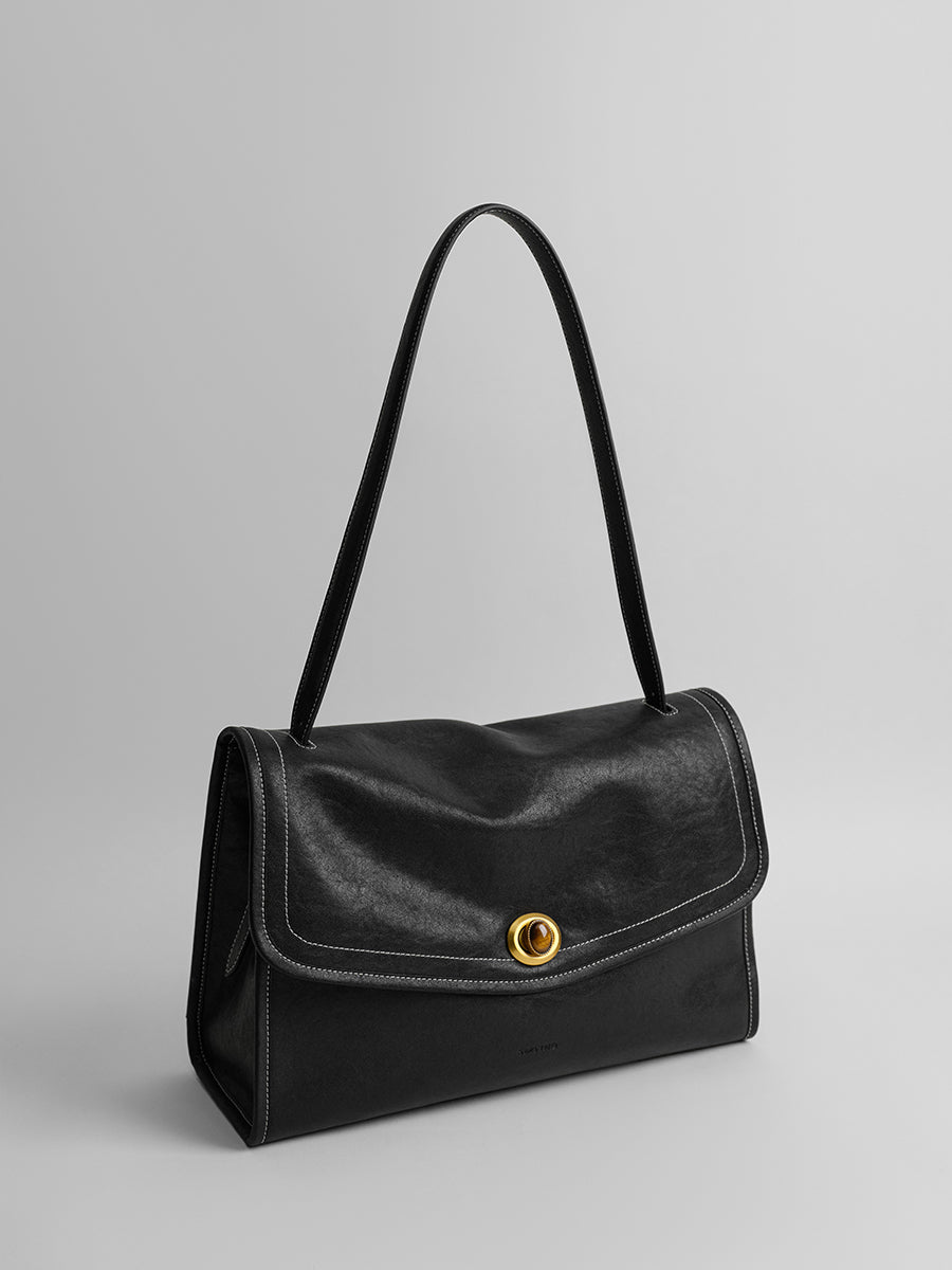 Daily commuting messenger bag