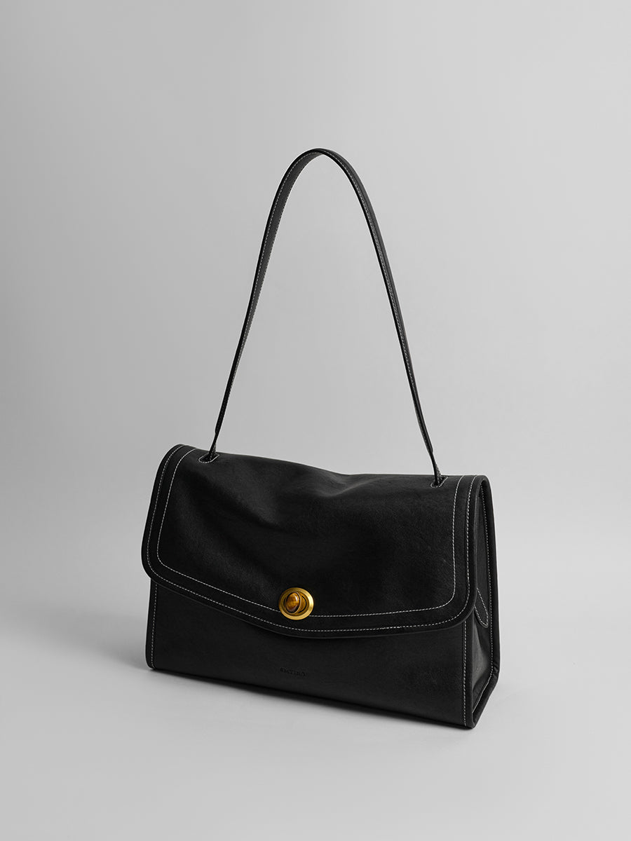 Daily commuting messenger bag