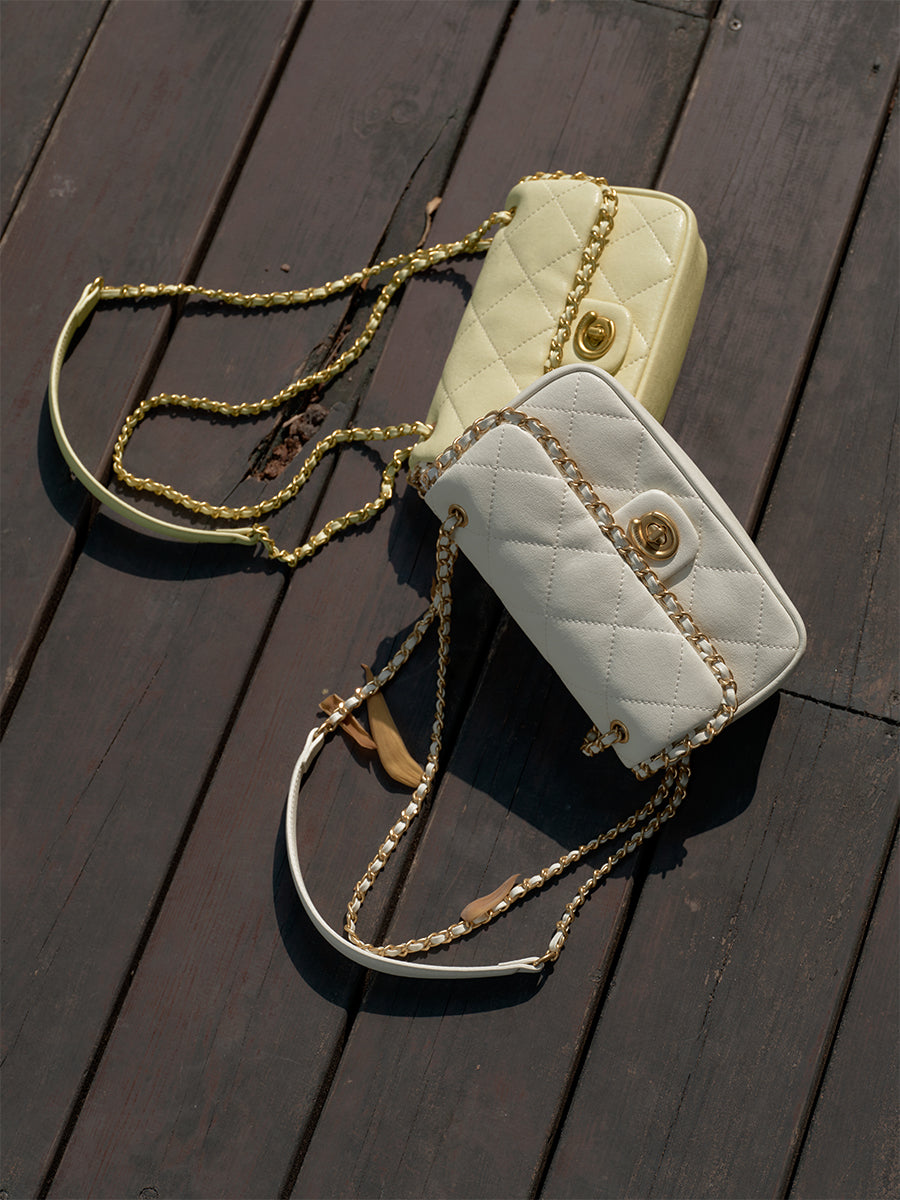 Classic chain bag with a stylish design