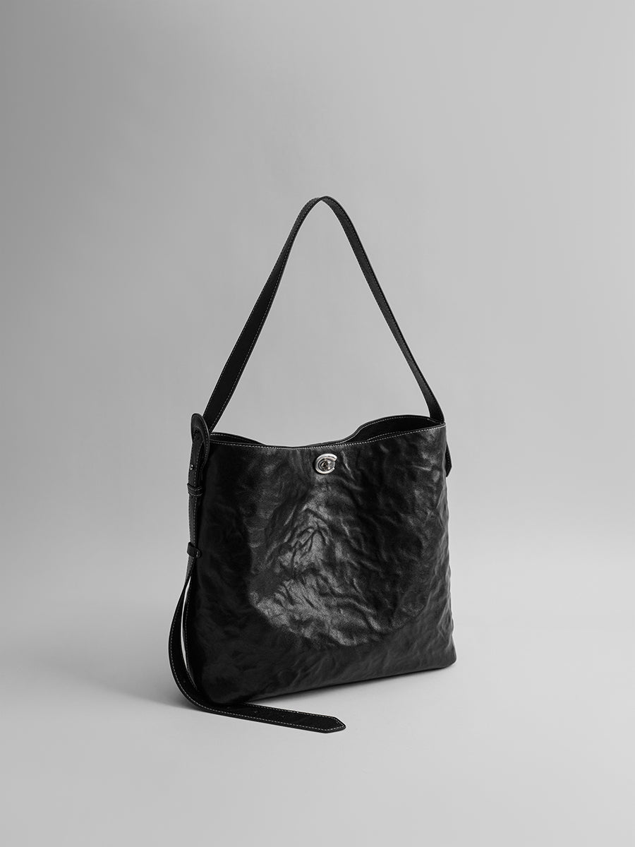 Sneaky design bucket bag