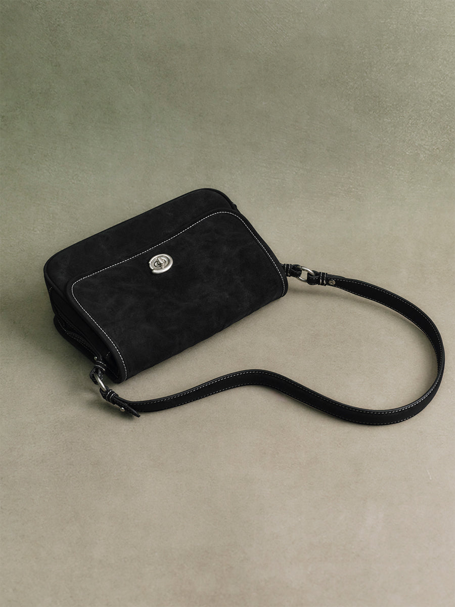 Luxurious and versatile underarm bag