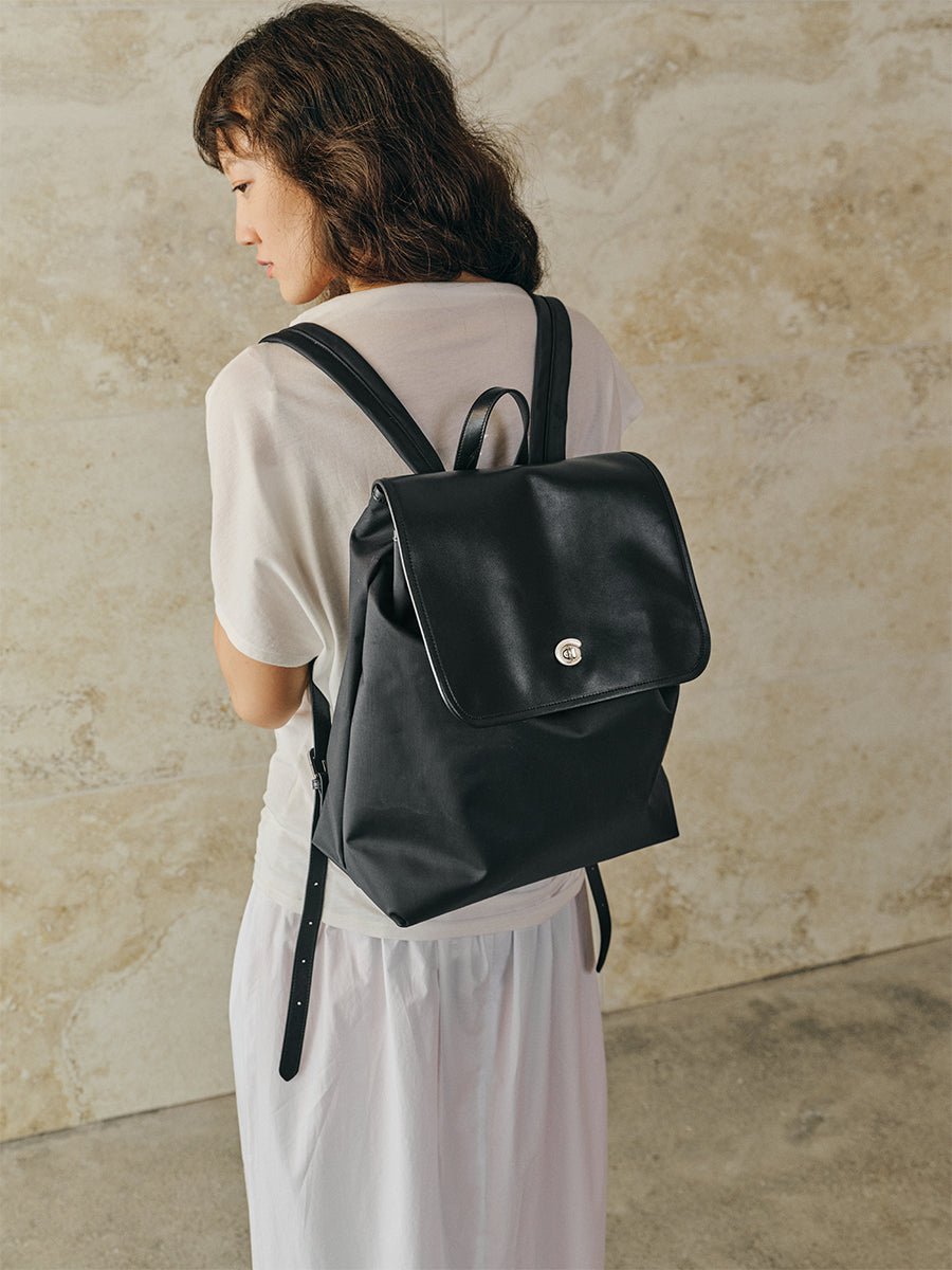 Large-capacity commuter backpack