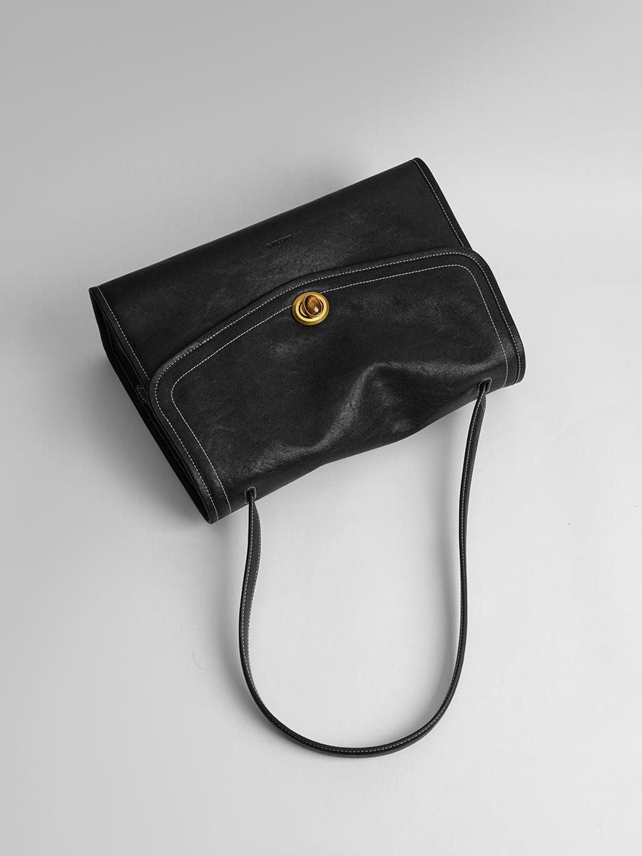 Daily commuting messenger bag