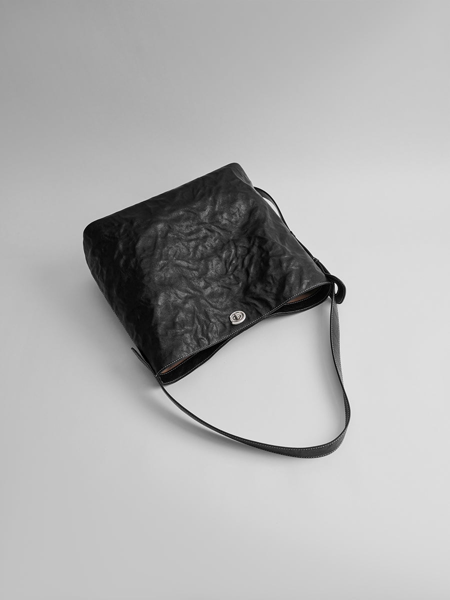 Sneaky design bucket bag