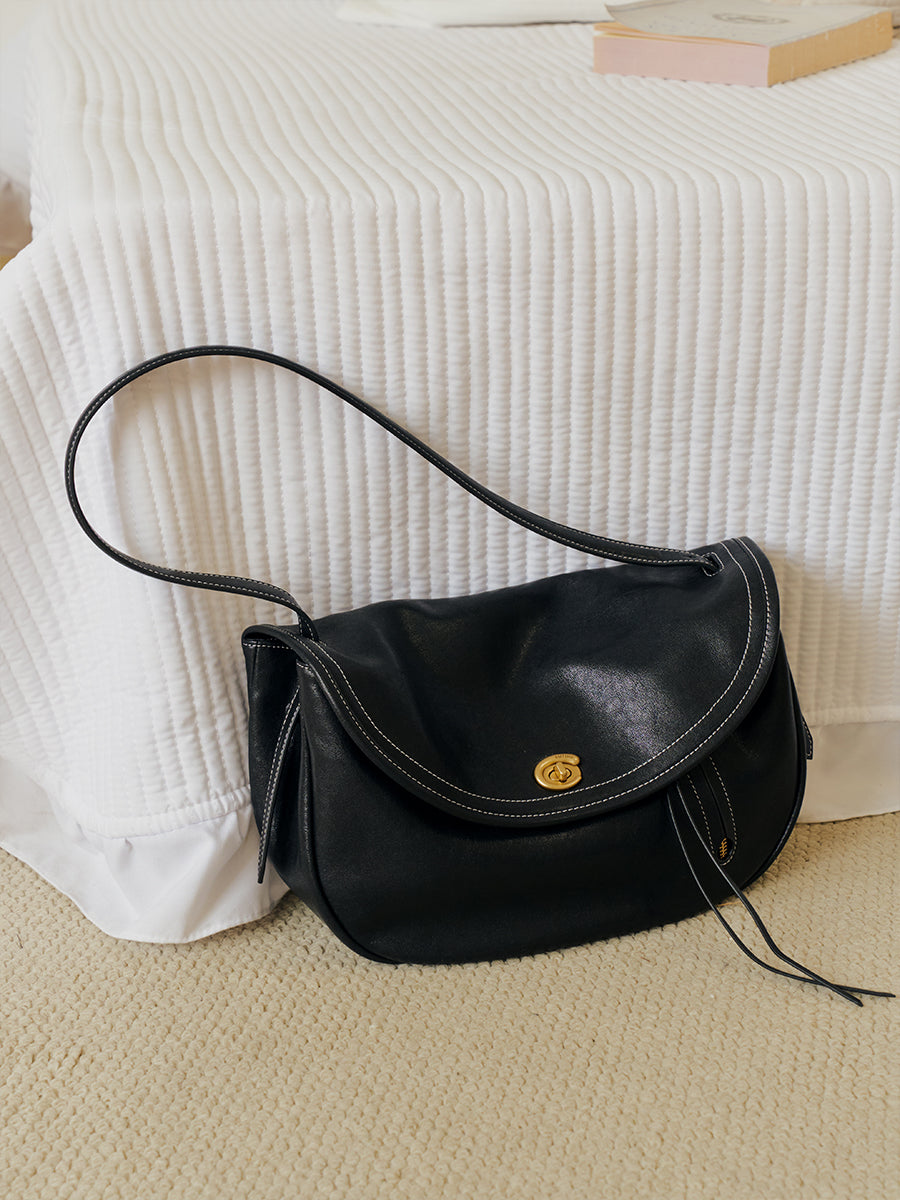 Design-conscious luxury underarm bag