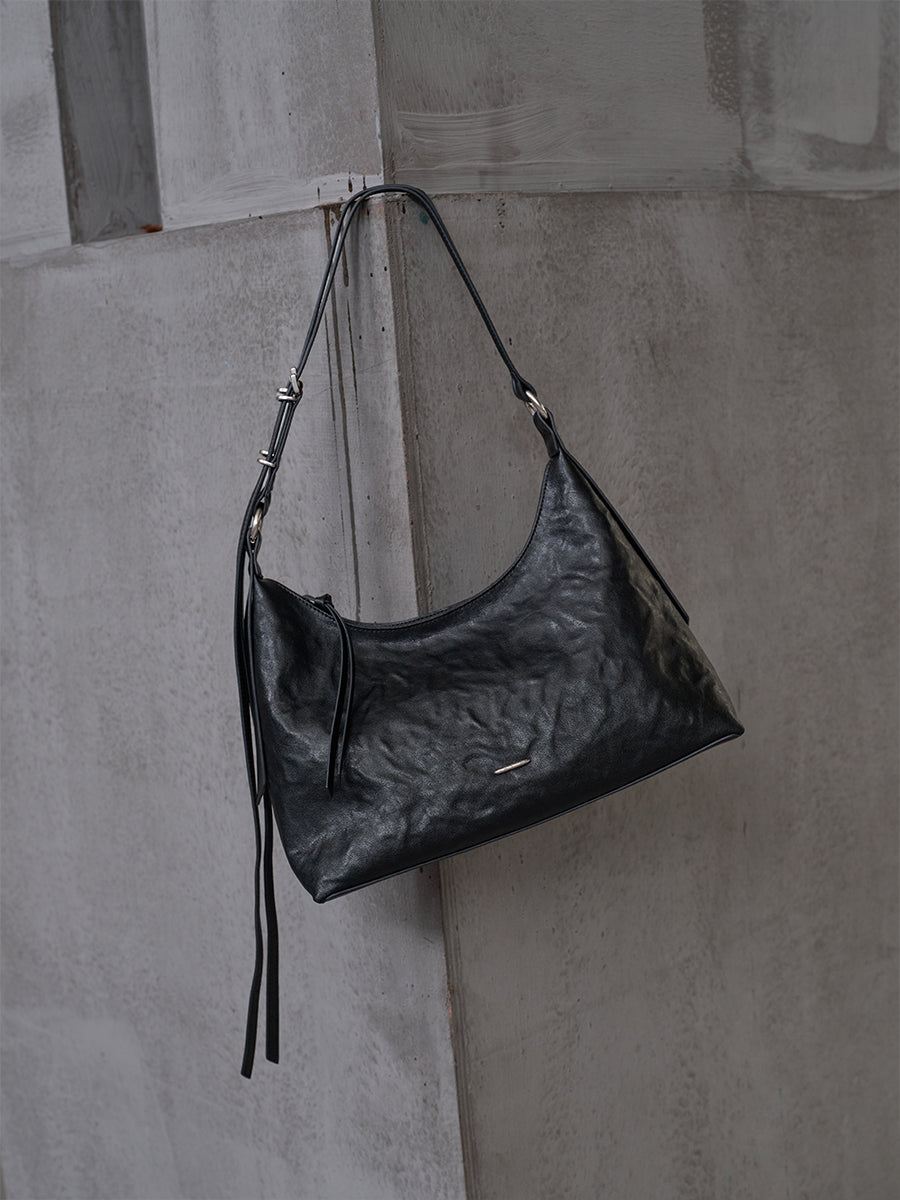 Relaxed hobo armpit bag