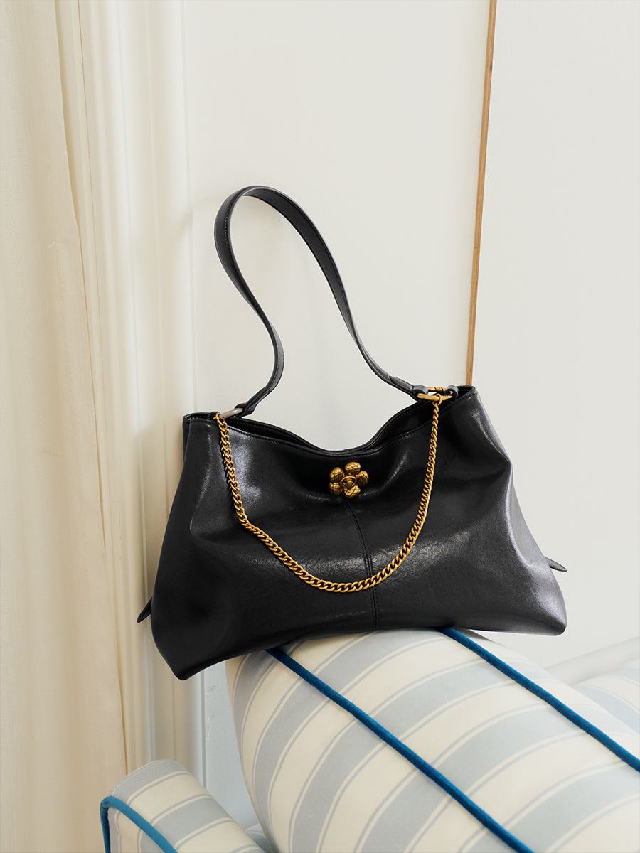 Large-capacity commuter tote bag