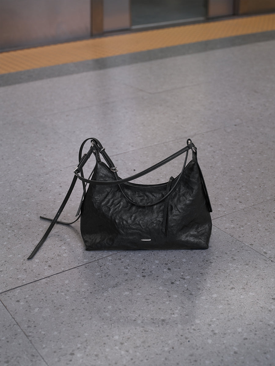 Relaxed hobo armpit bag