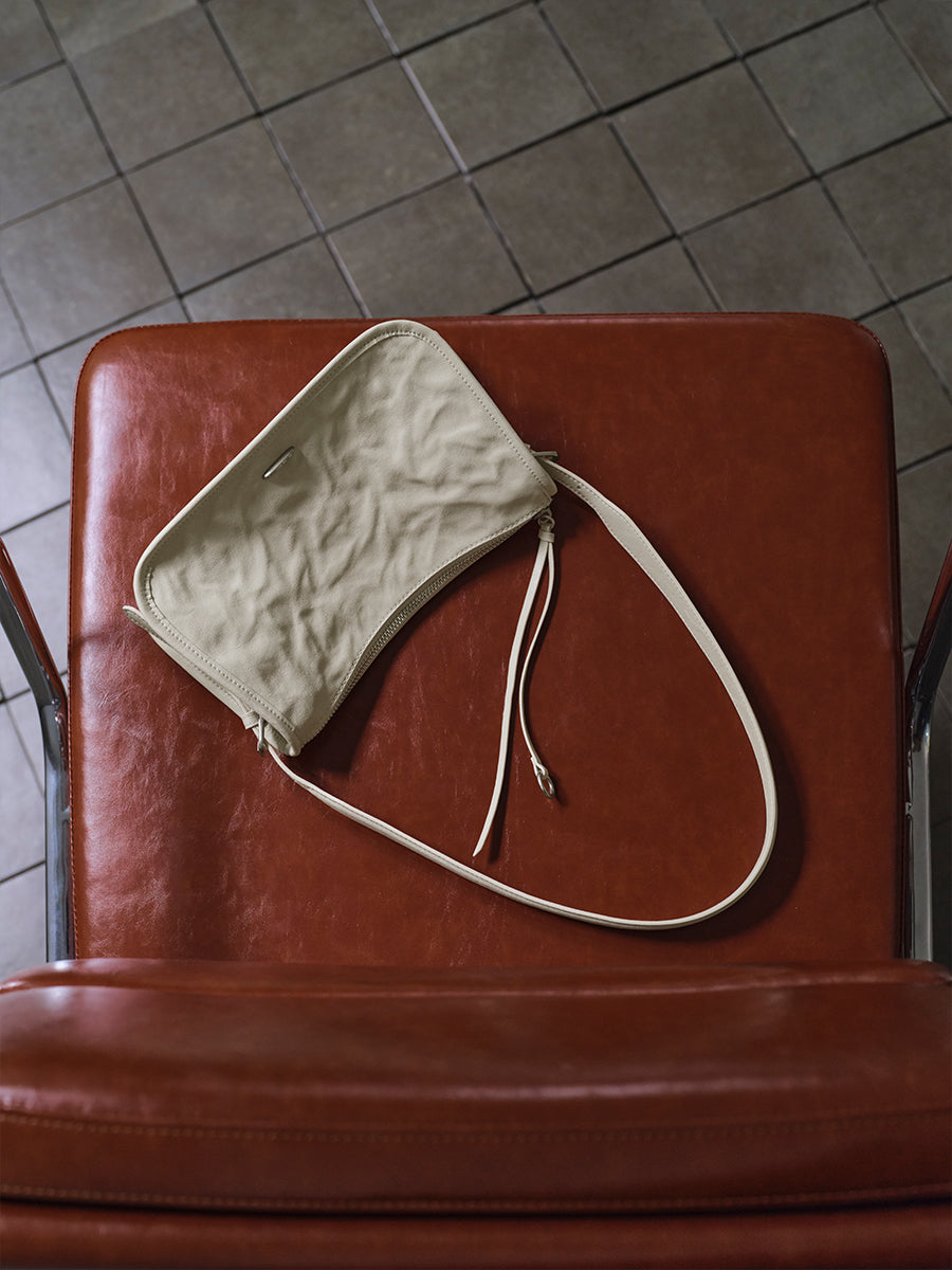Luxurious and versatile underarm bag