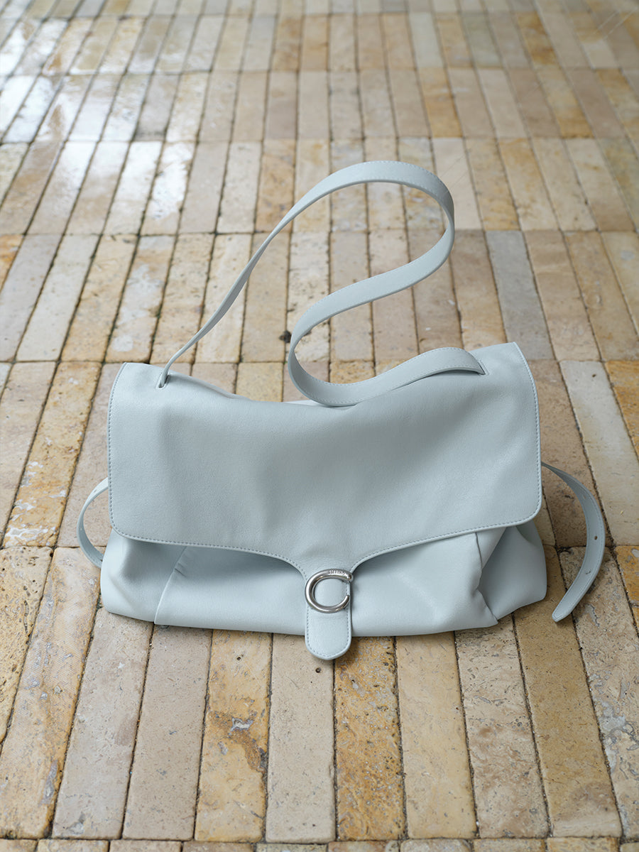 Large-capacity commuter hobo bag