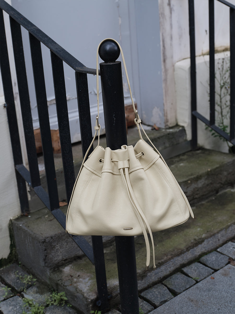 Large-capacity tote bag