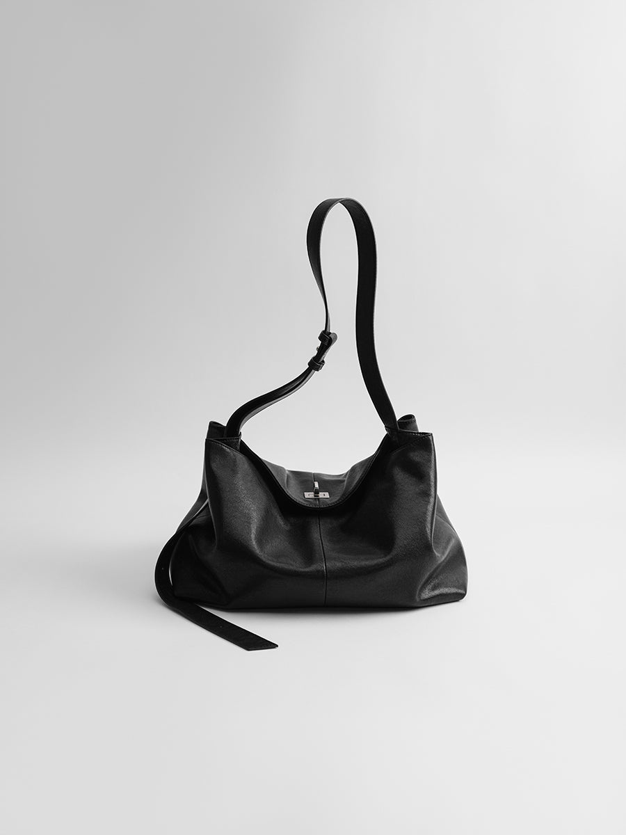 Large-capacity commuter tote bag