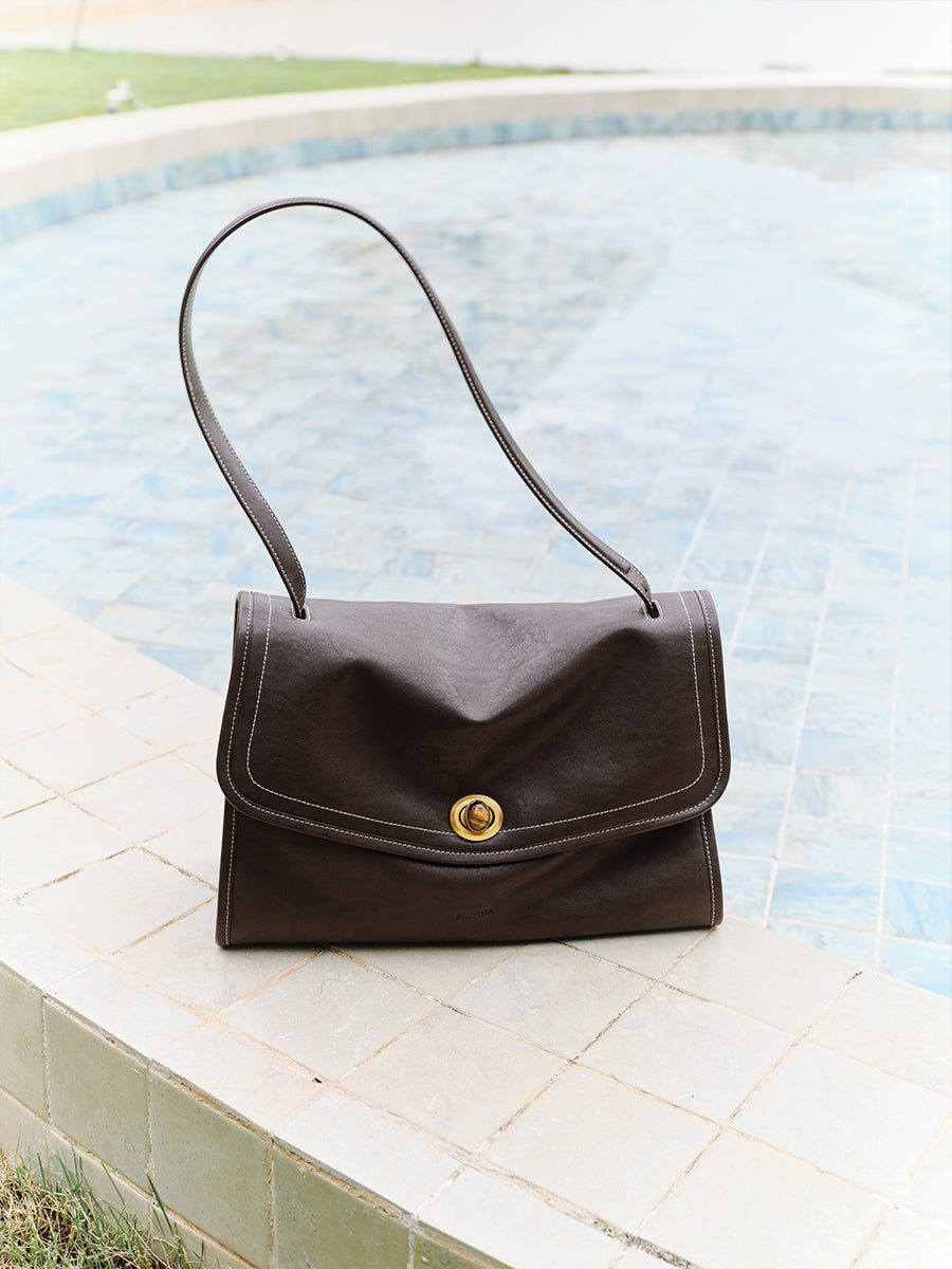 Daily commuting messenger bag