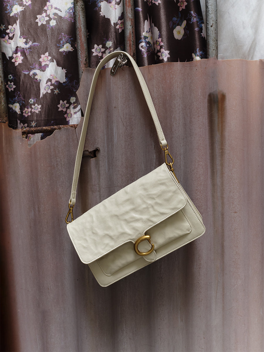 Shoulder bag under the armpit