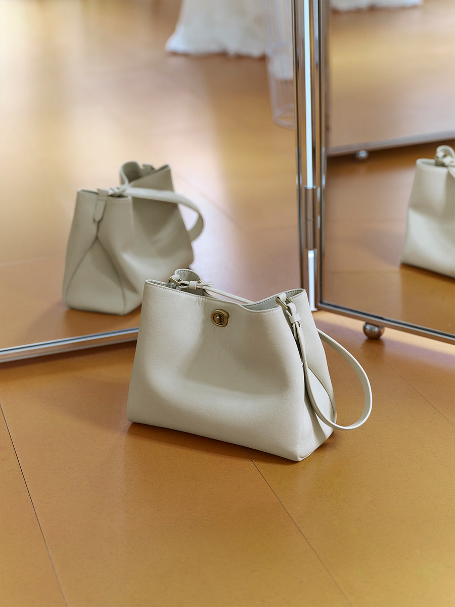 Minimalist, versatile bucket bag