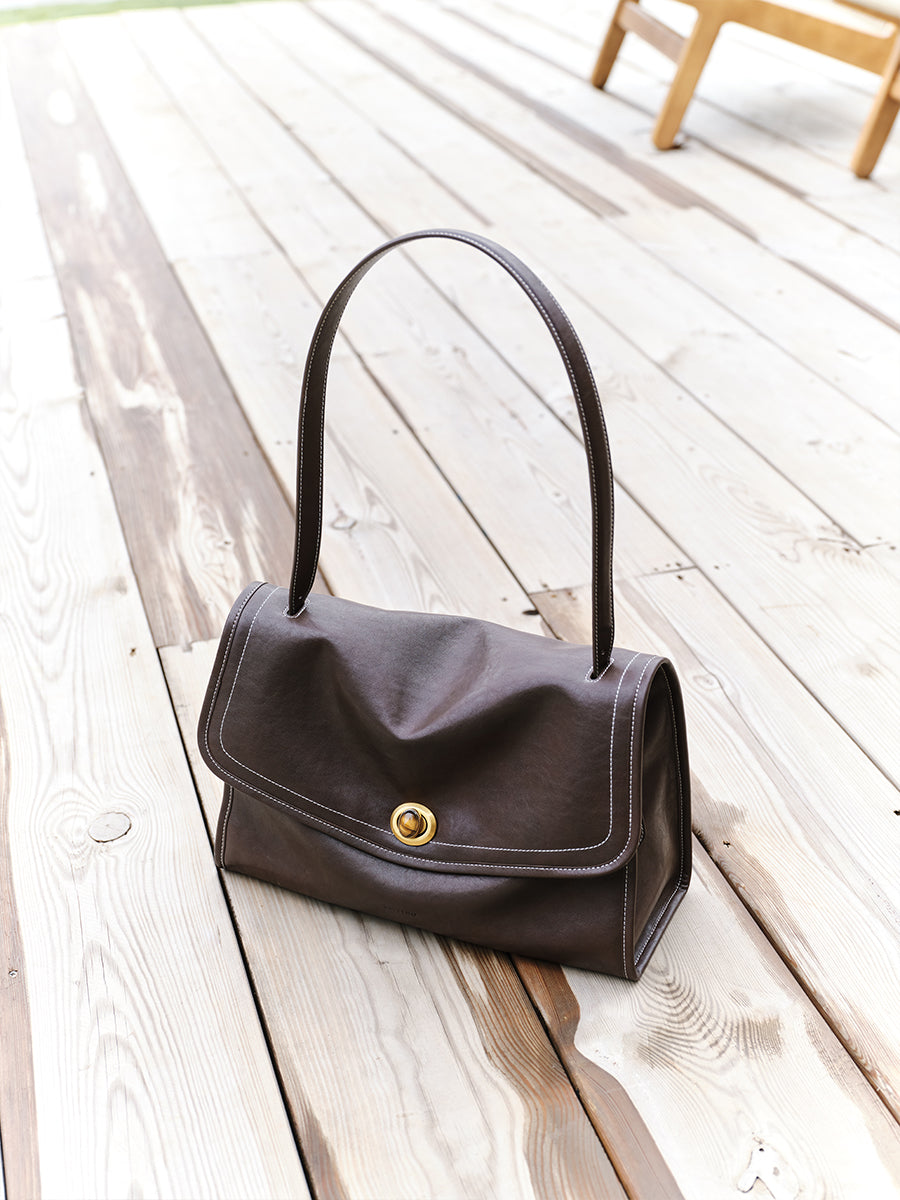 Daily commuting messenger bag