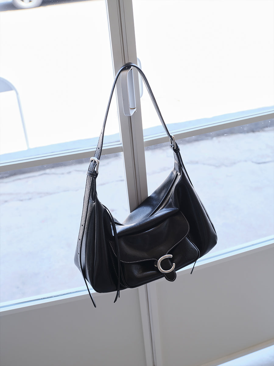 Design-conscious commuter tote bag