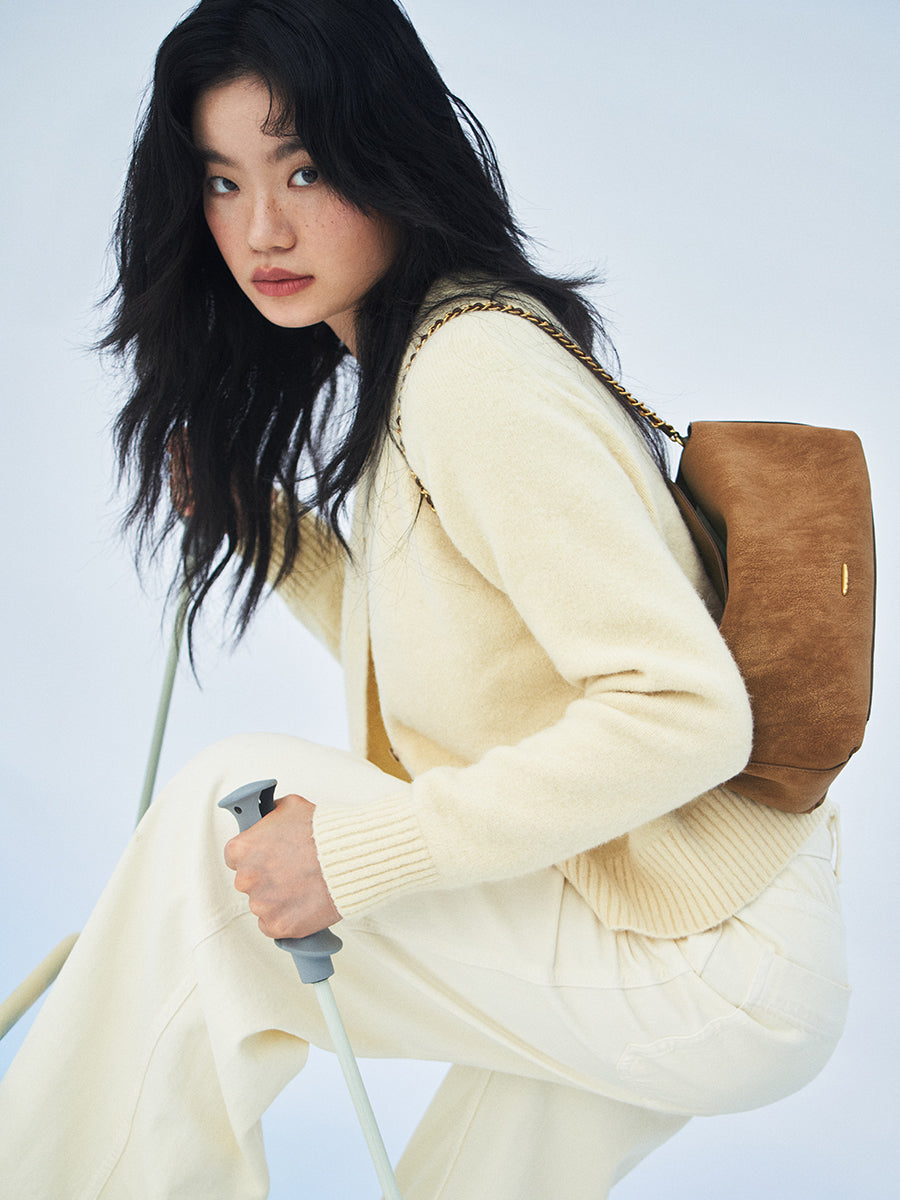 Fashionable stable and high-end pillow bag