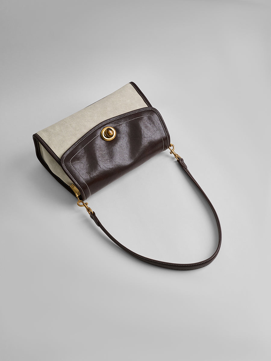 The new single-shoulder bag is versatile