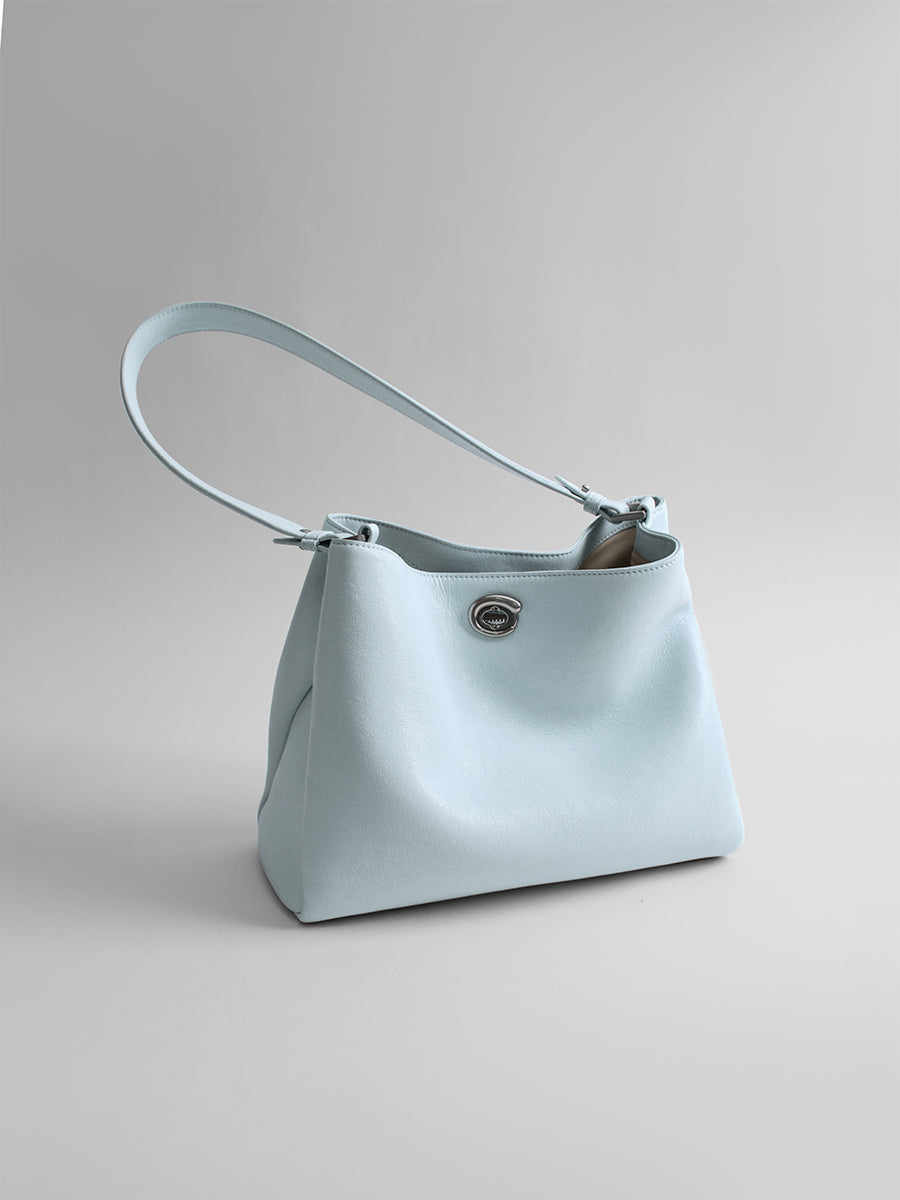 Minimalist, versatile bucket bag