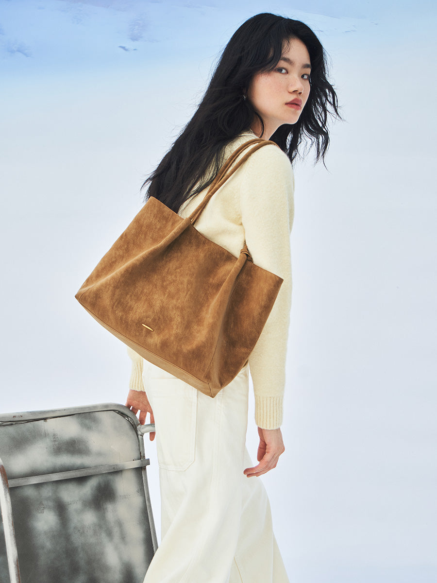 Classic minimalist large capacity tote bag