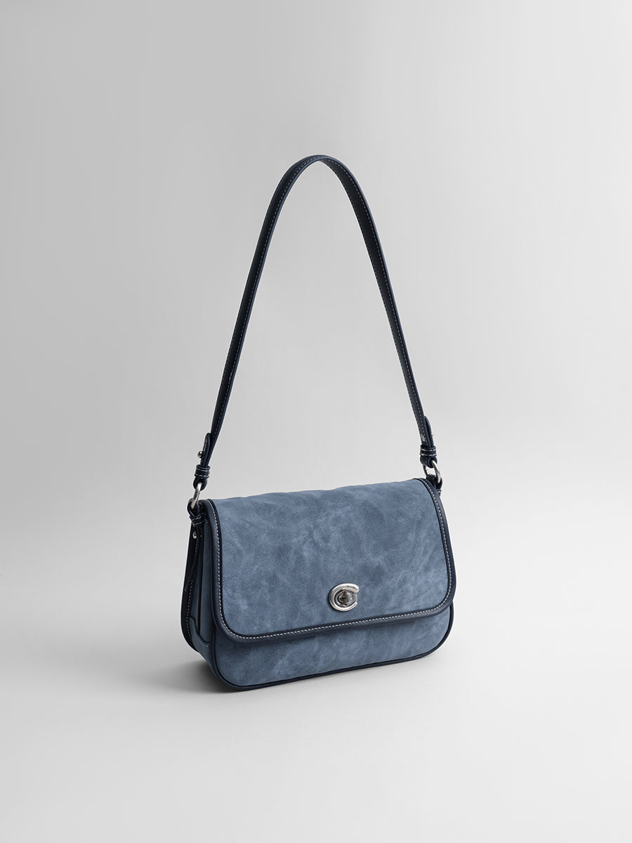 Luxurious and versatile underarm bag