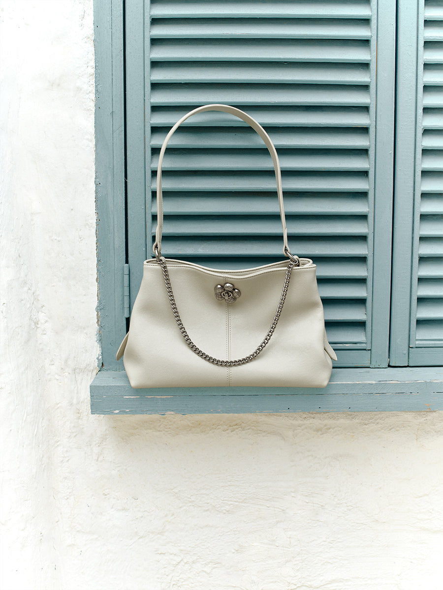 Large-capacity commuter tote bag