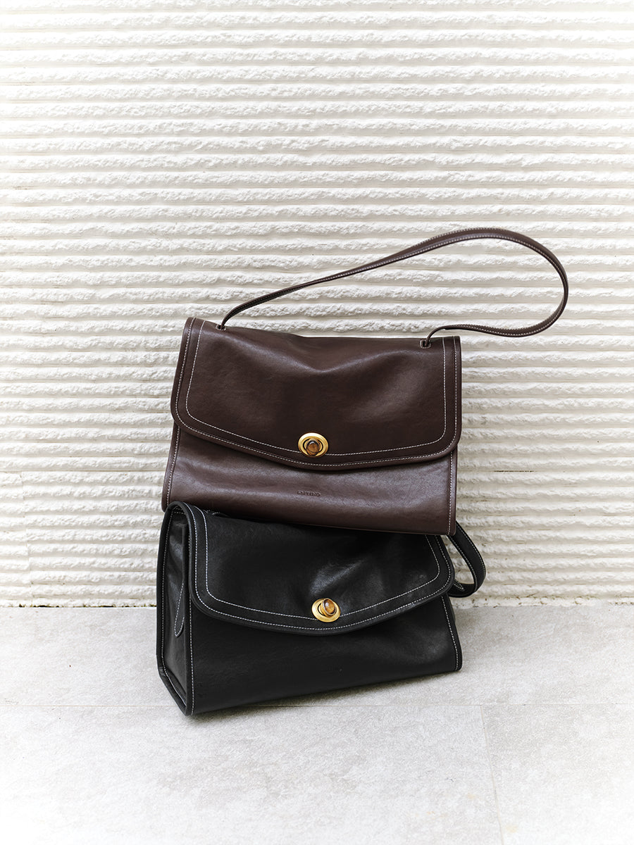 Daily commuting messenger bag