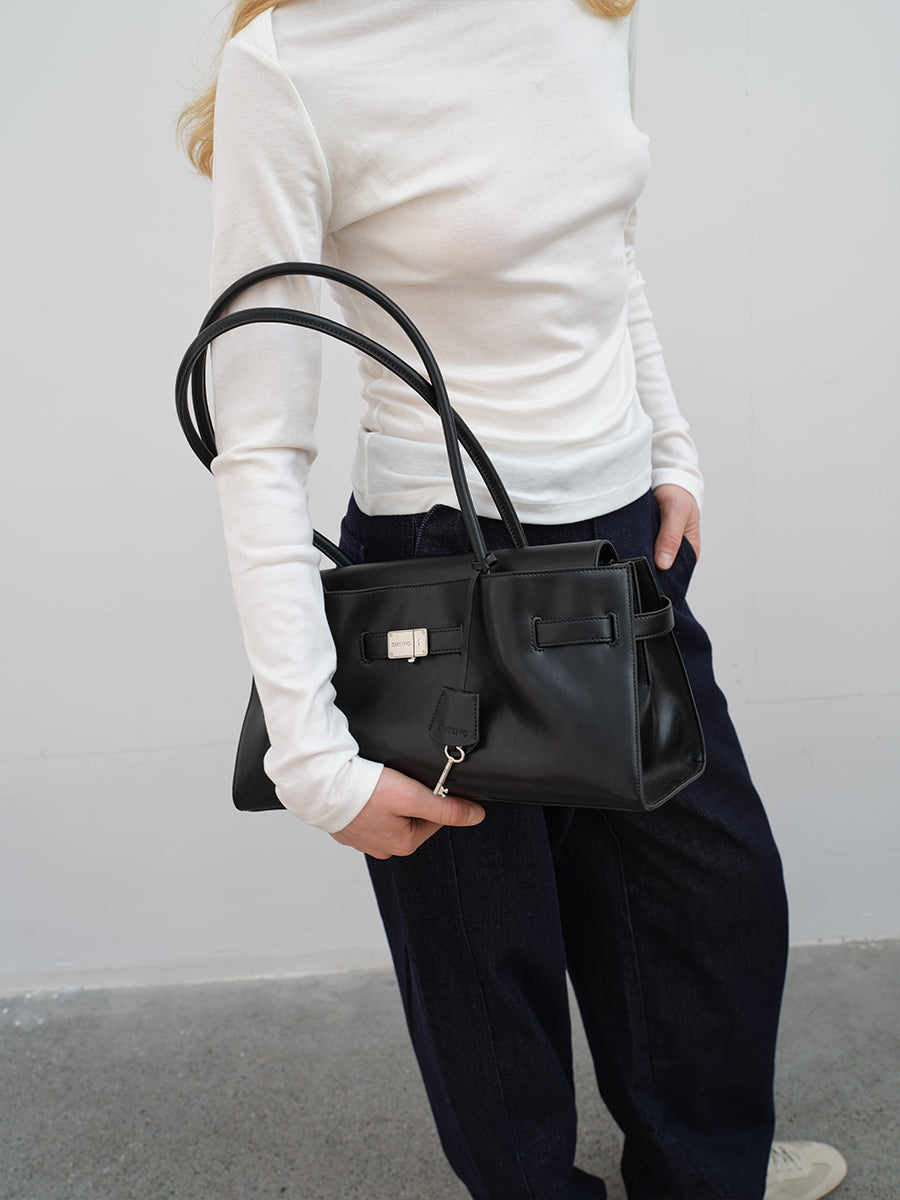 Advanced Sensation Commuter Shoulder Bag