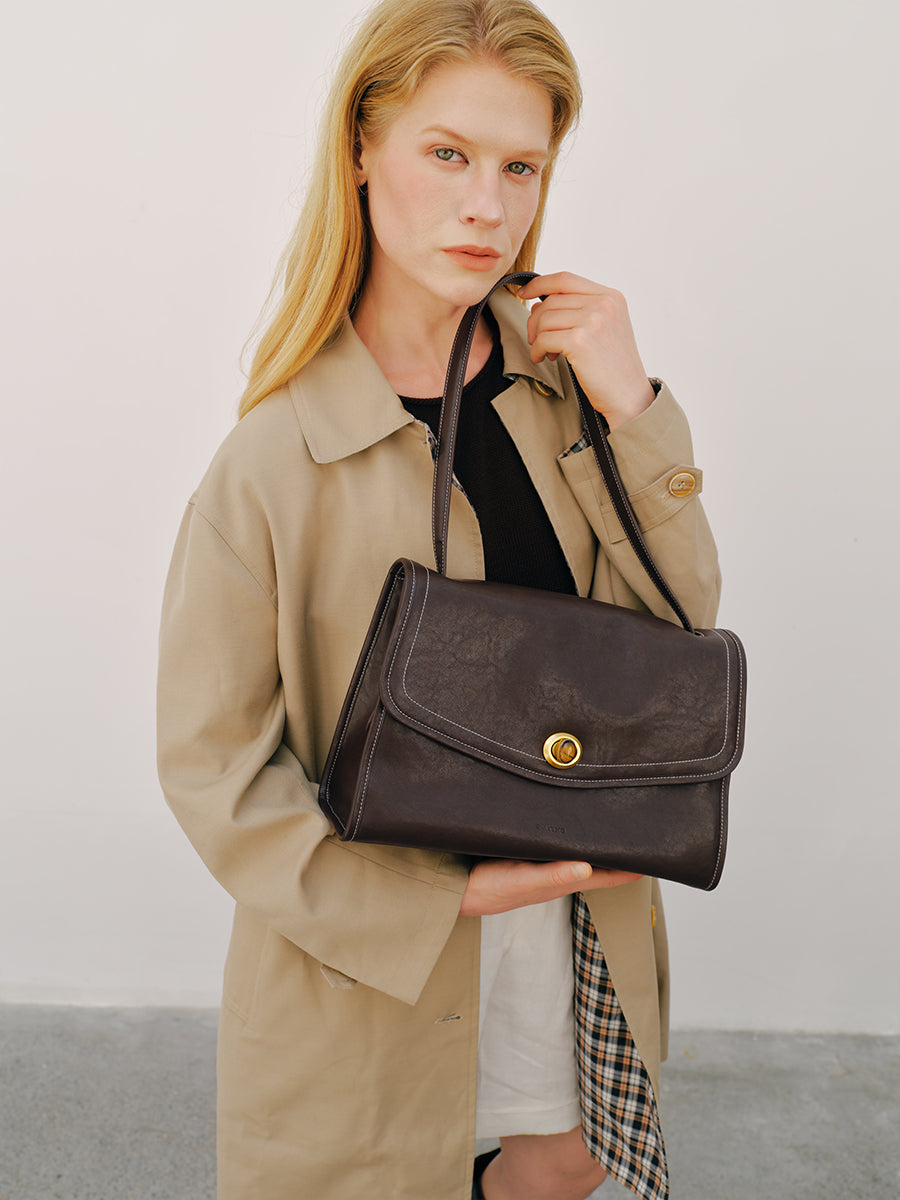 Daily commuting messenger bag