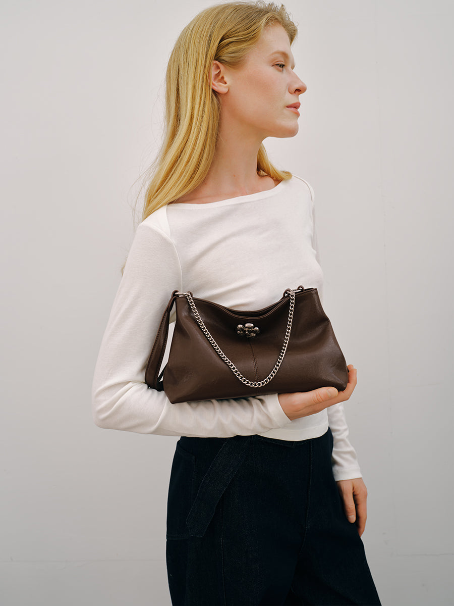 Large-capacity commuter tote bag