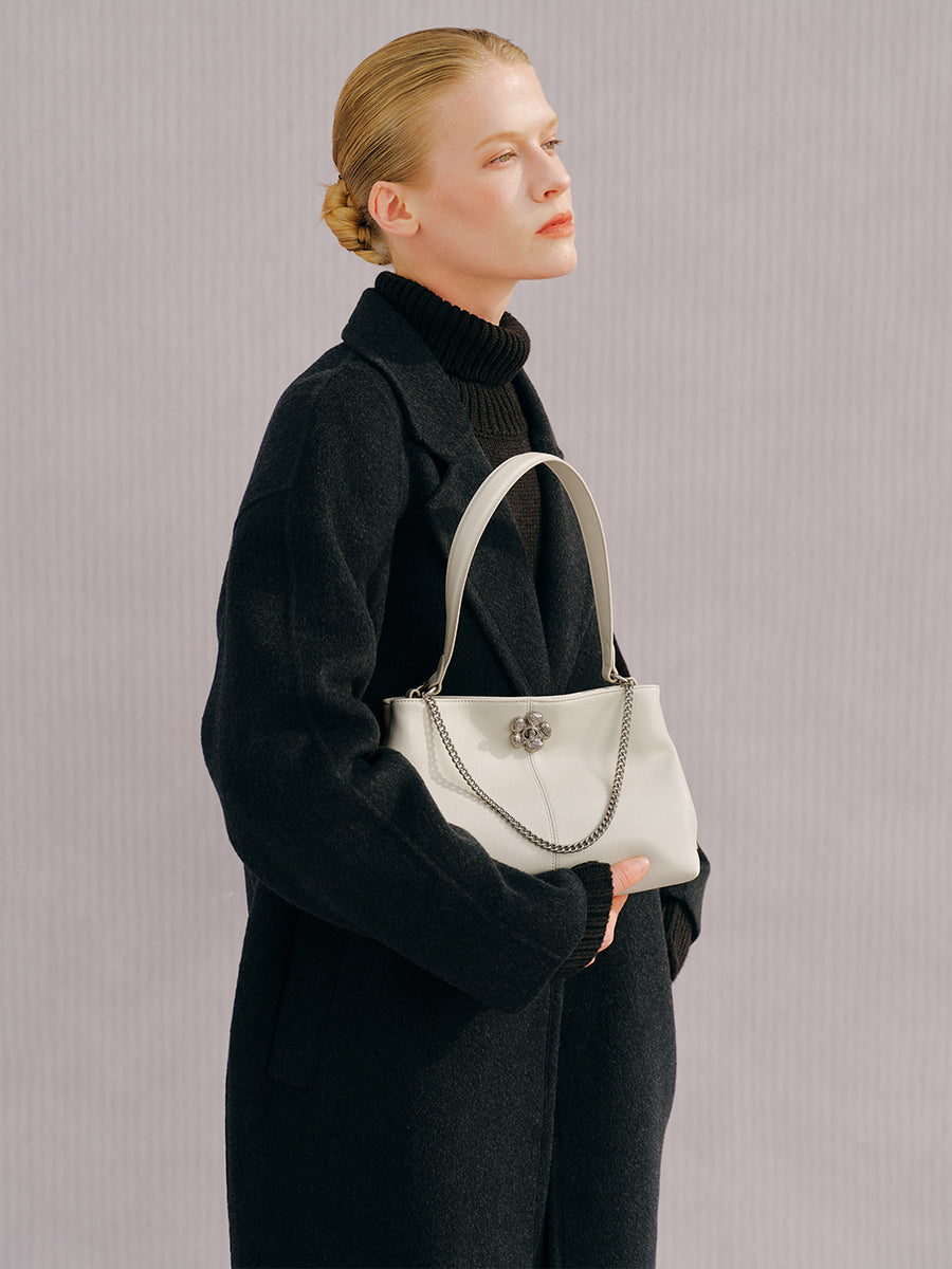 Large-capacity commuter tote bag