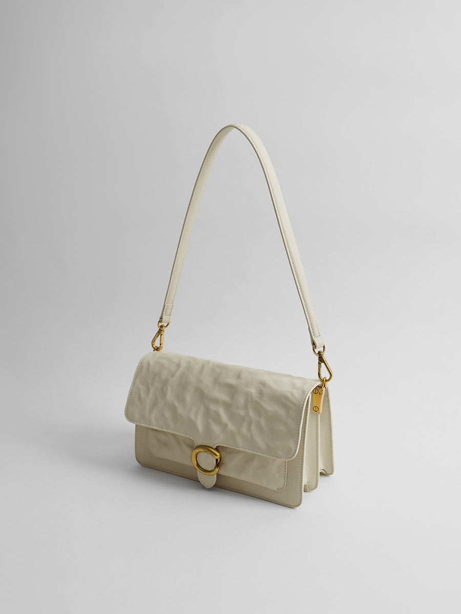 Shoulder bag under the armpit
