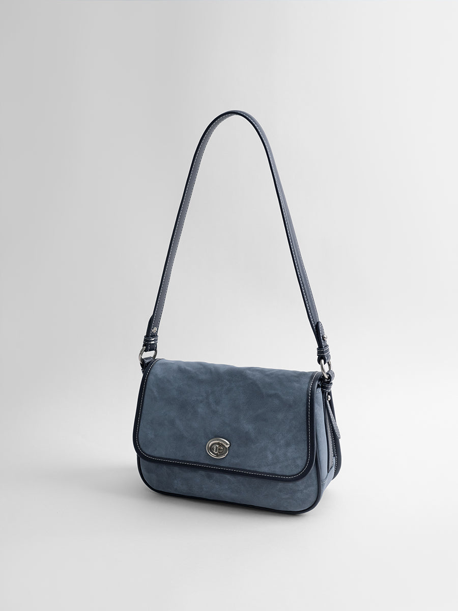 Luxurious and versatile underarm bag