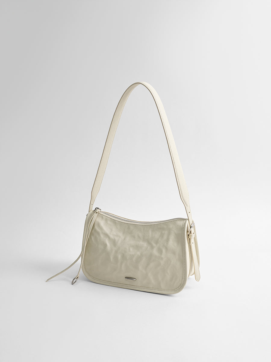 Luxurious and versatile underarm bag
