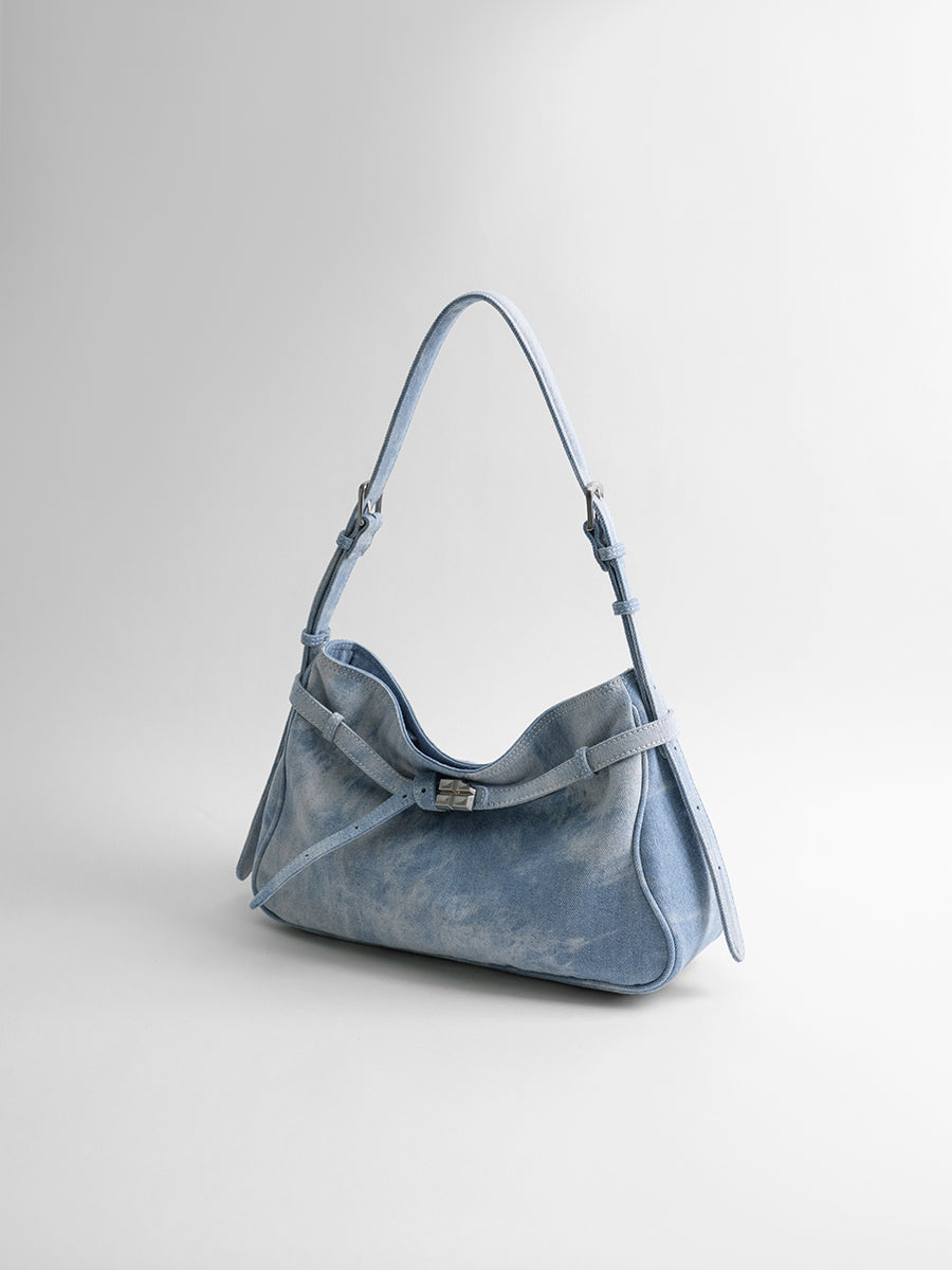 Large-capacity commuter tote bag