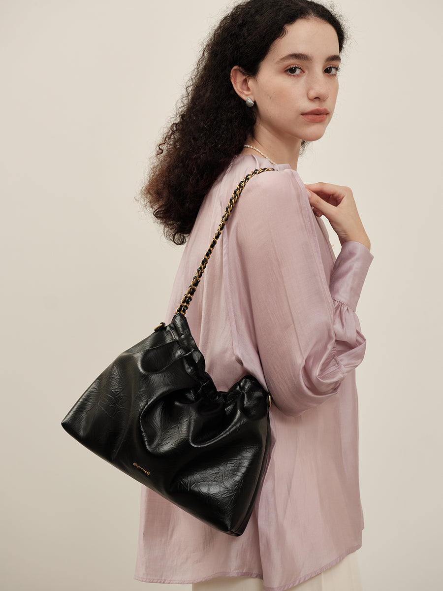 Weaving a Cloud-Chain Tote Bag